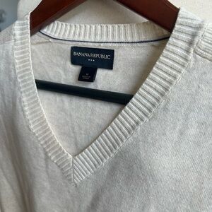Banana Republic Men's Ivory V-Neck Sweater